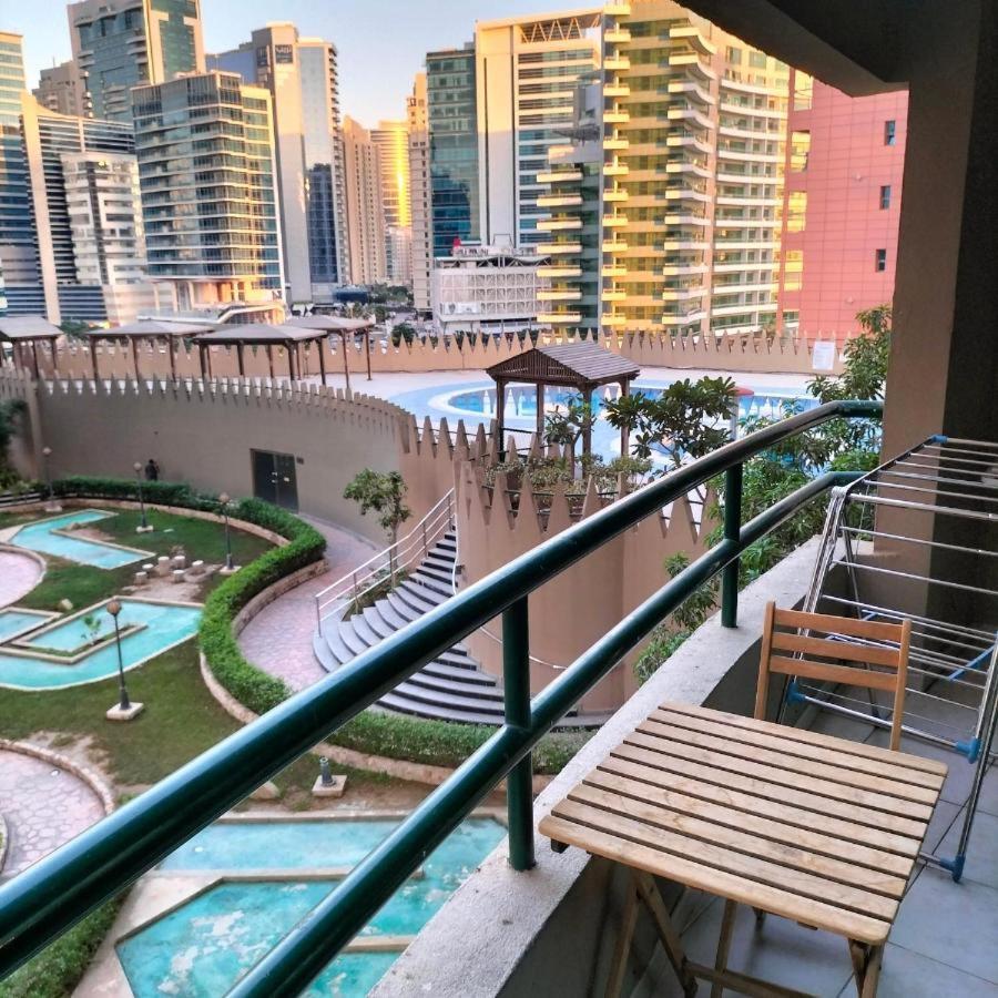 Quiet Partition Room In Tecom Barsha Heights Дубай Екстериор снимка